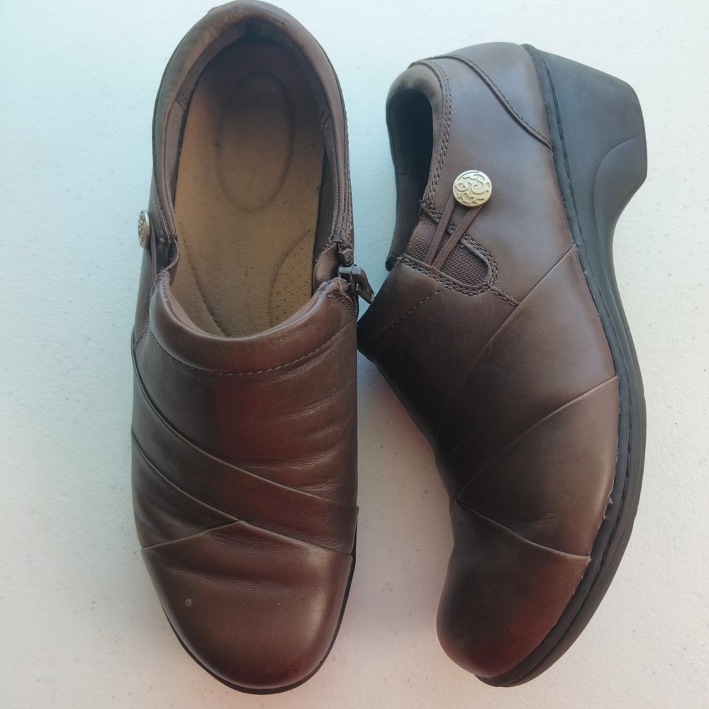 Clarks Collection Shoes Womens Size 10 Brown Slip On Zip‎ Soft Cushion Clog